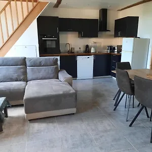 Chez Line Et Pierre: Spacieux, Lumineux Et Equipe Appartement